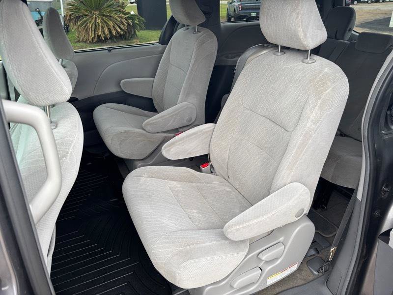 Used 2019 Toyota Sienna LE FWD image 14
