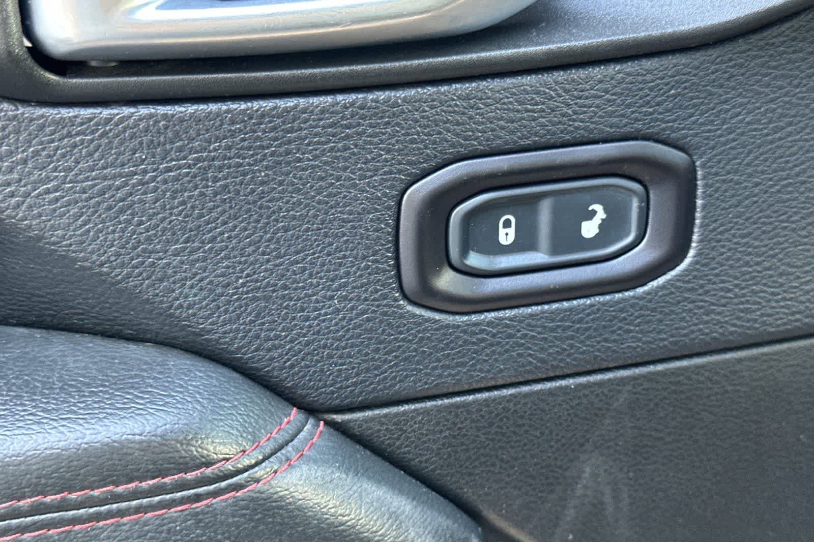 Used 2019 Jeep Wrangler Unlimited Rubicon AWD/4WD image 14