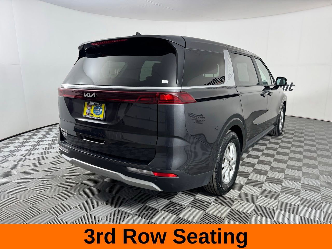 Used 2024 Kia Carnival LX image 7