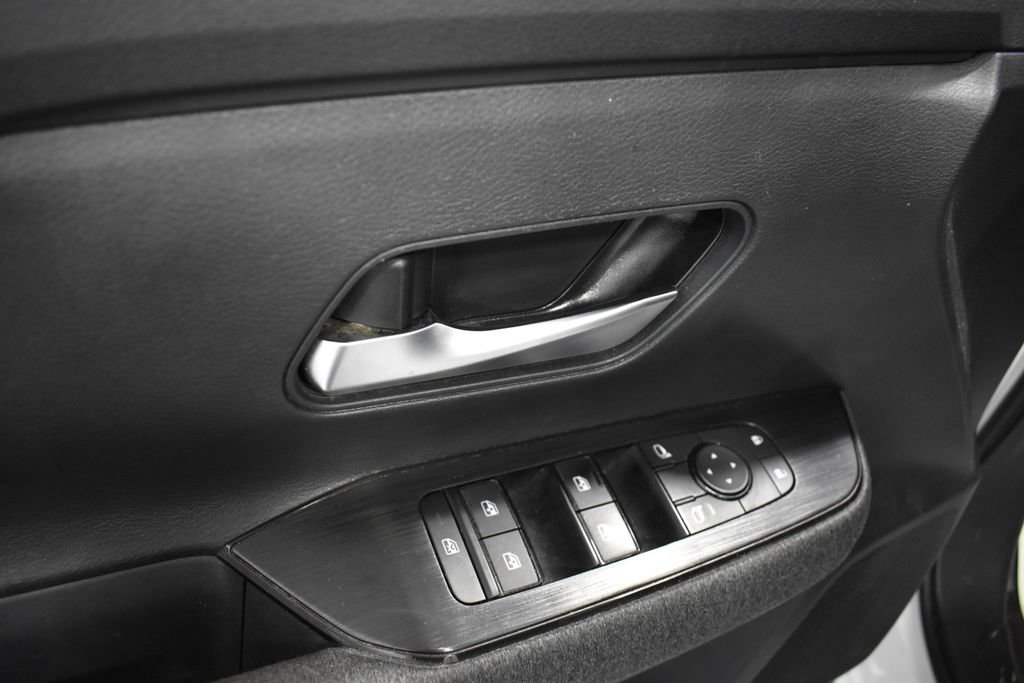 Certified 2025 Nissan Kicks SV AWD/4WD image 15