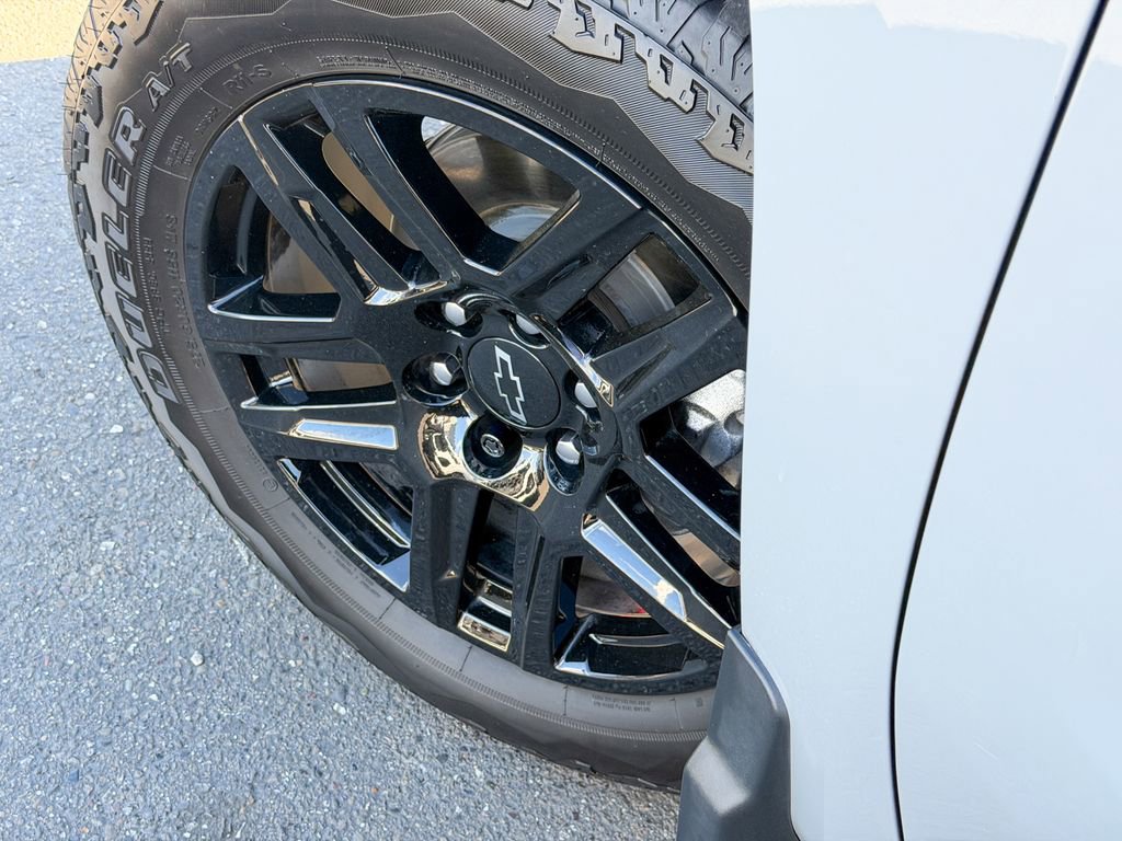 Used 2024 Chevrolet Silverado 1500 Custom Trail Boss w/ Turbomax Blackout Package image 16