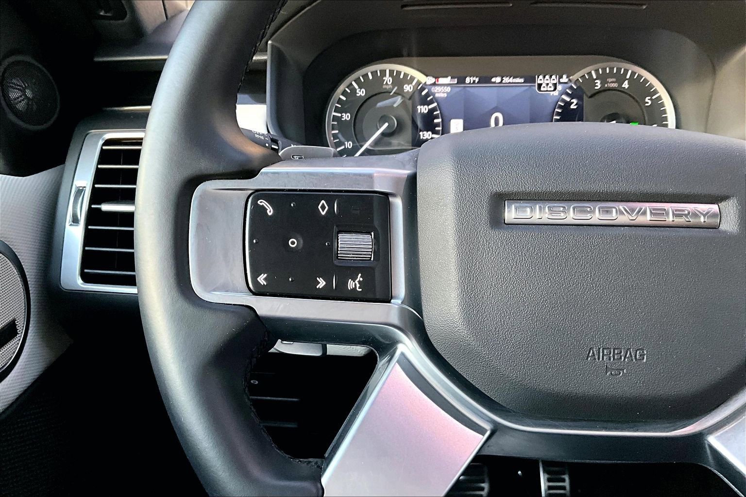 Used 2023 Land Rover Discovery S R-Dynamic image 17