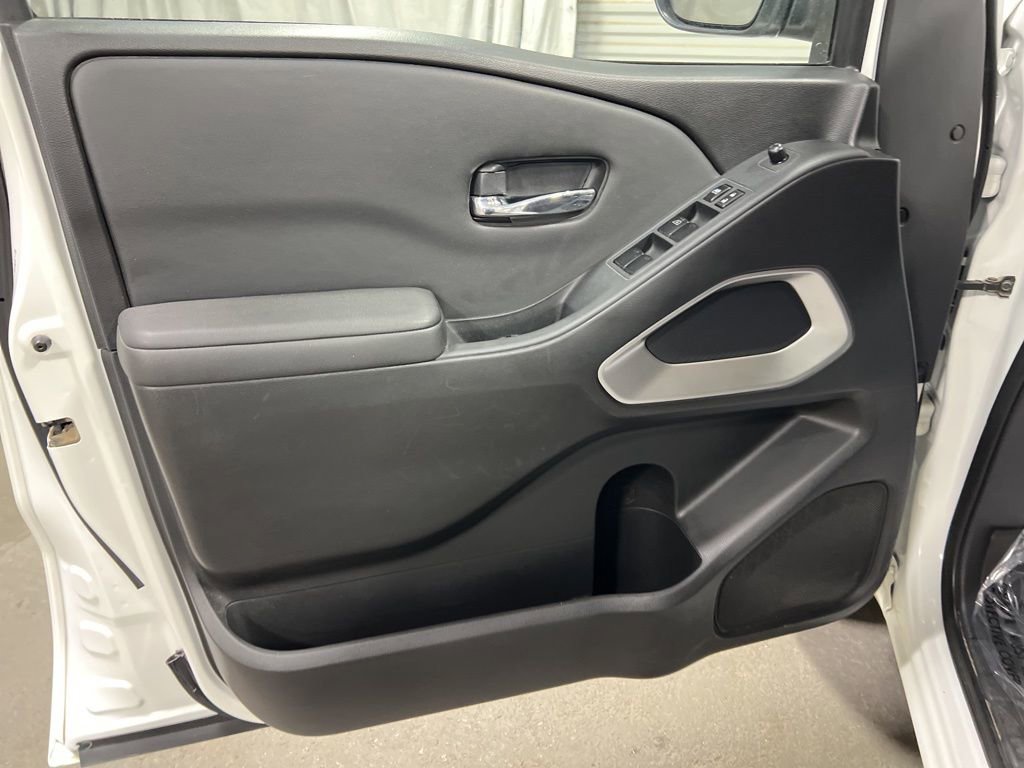 Used 2022 Nissan Frontier SV image 22