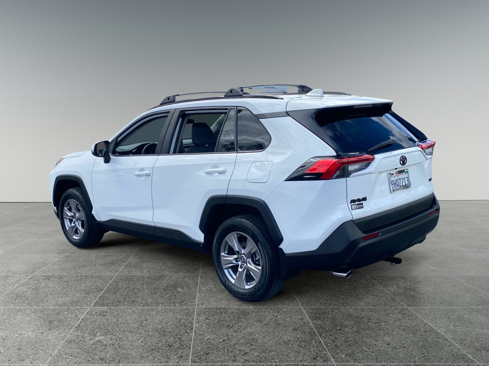 Used 2022 Toyota RAV4 XLE FWD image 3