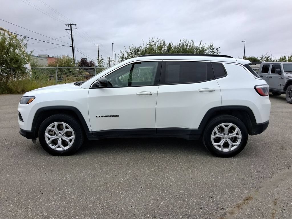 Used 2024 Jeep Compass Latitude AWD/4WD image 5