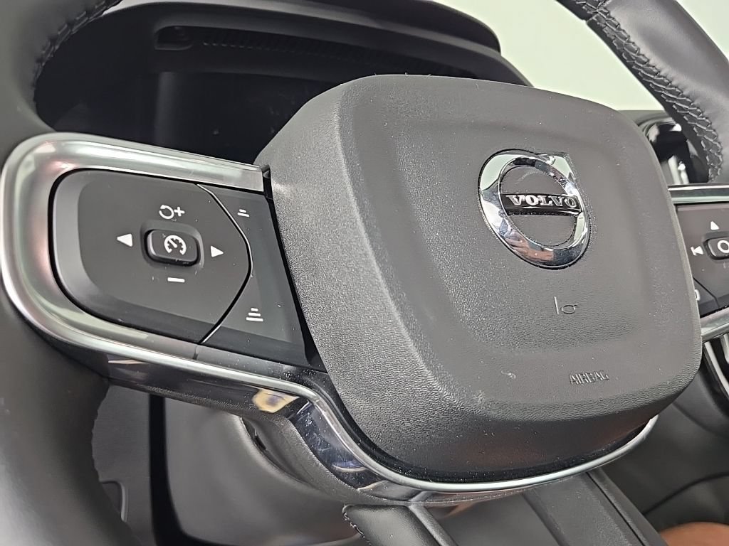 Certified 2026 Volvo XC40 B5 Plus AWD/4WD image 30