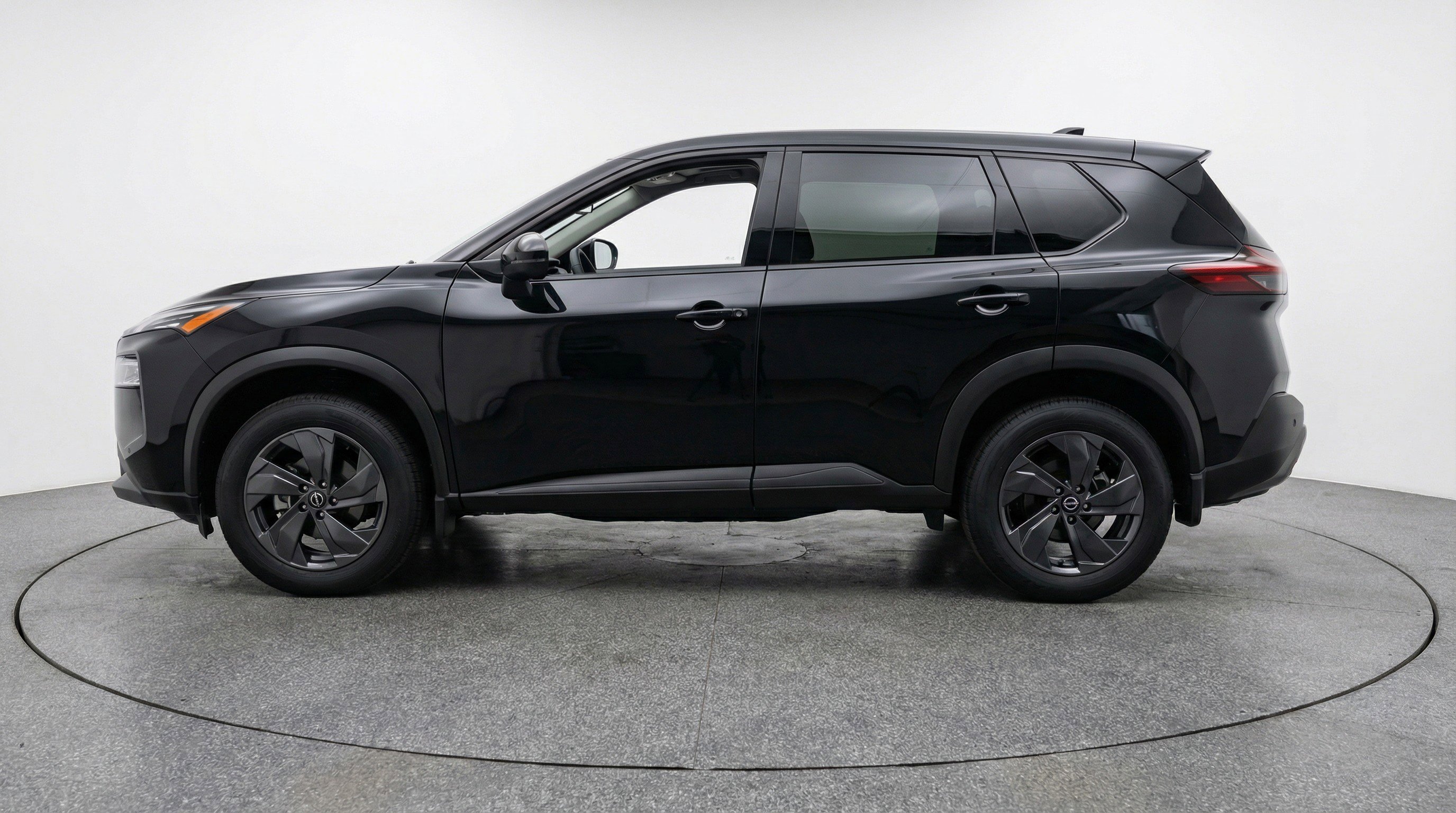 Used 2025 Nissan Rogue SV FWD image 5