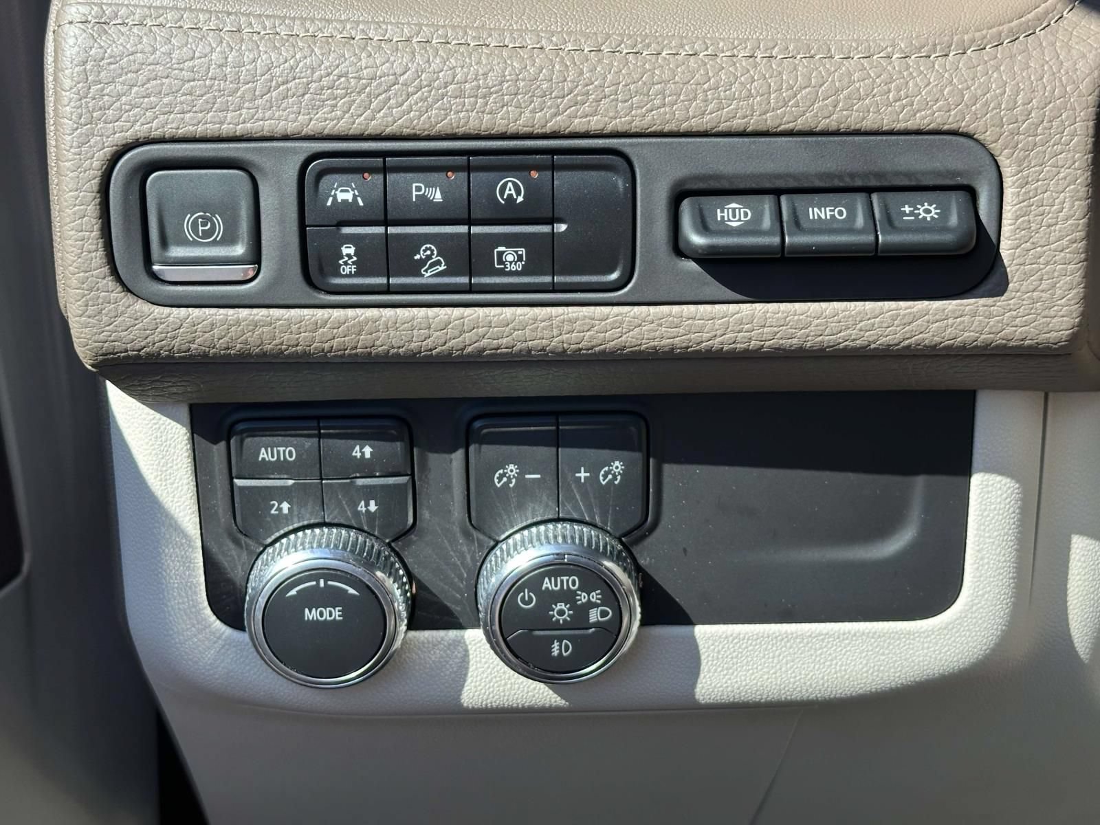 Used 2023 GMC Yukon Denali AWD/4WD image 16