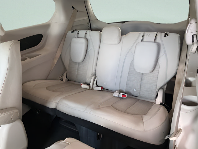 Used 2018 Chrysler Pacifica Touring Plus FWD image 20