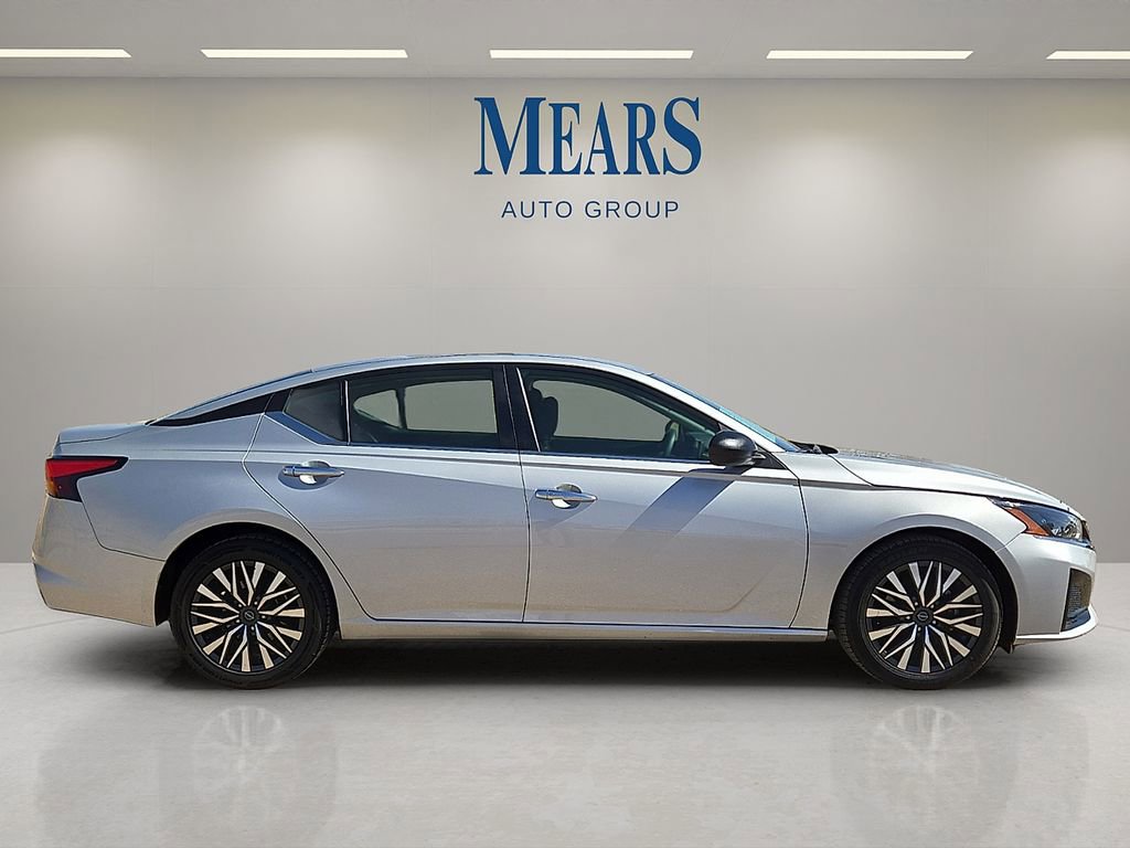 Used 2025 Nissan Altima 2.5 SV image 6