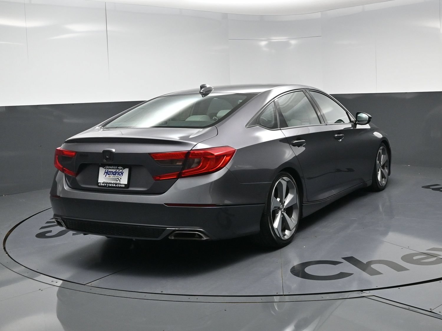 Used 2018 Honda Accord Touring image 9
