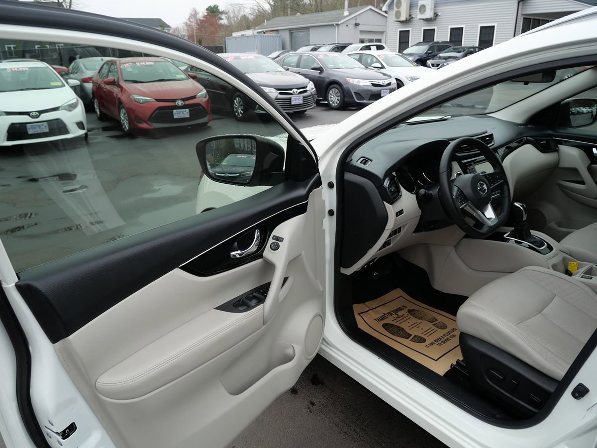 Used 2017 Nissan Rogue Sport SL w/ SL Premium Package AWD/4WD image 15