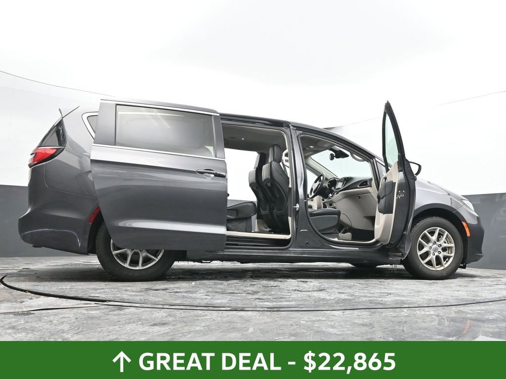 Used 2023 Chrysler Pacifica Touring-L image 99