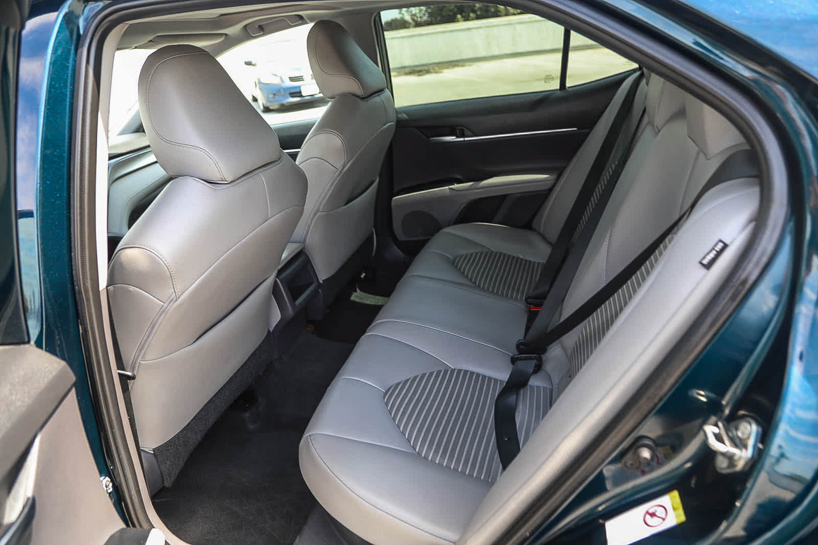 Used 2019 Toyota Camry SE w/ Audio Package FWD image 17