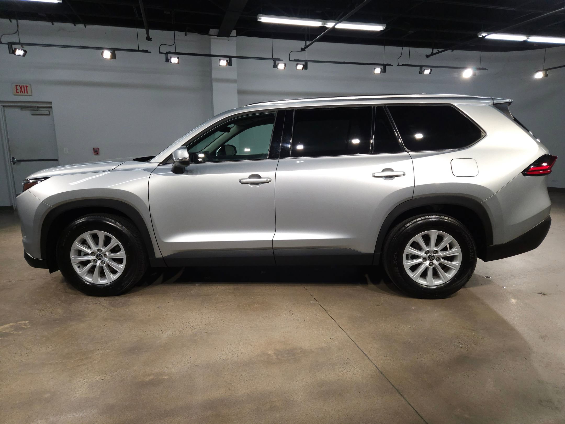 Used 2025 Toyota Grand Highlander AWD image 4