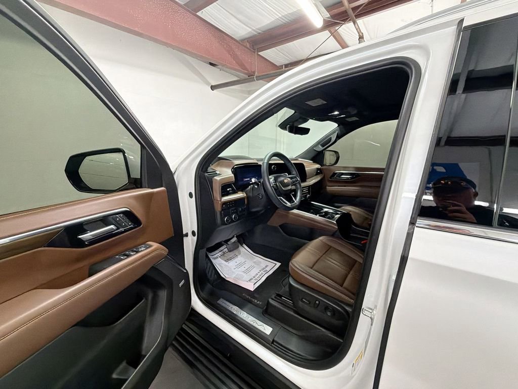 Used 2025 Chevrolet Tahoe High Country RWD image 10