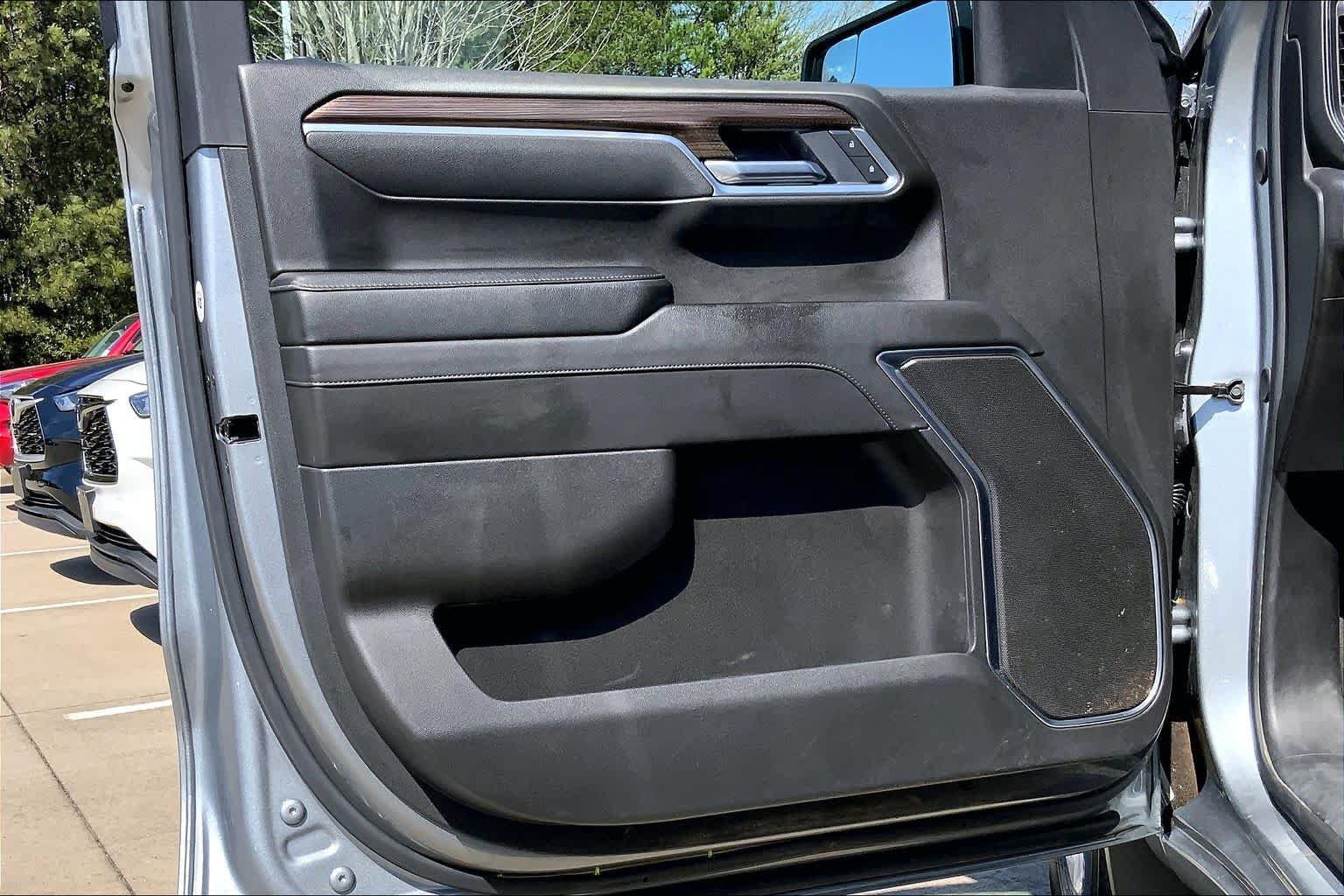 Used 2025 Chevrolet Silverado 1500 LT AWD/4WD image 37