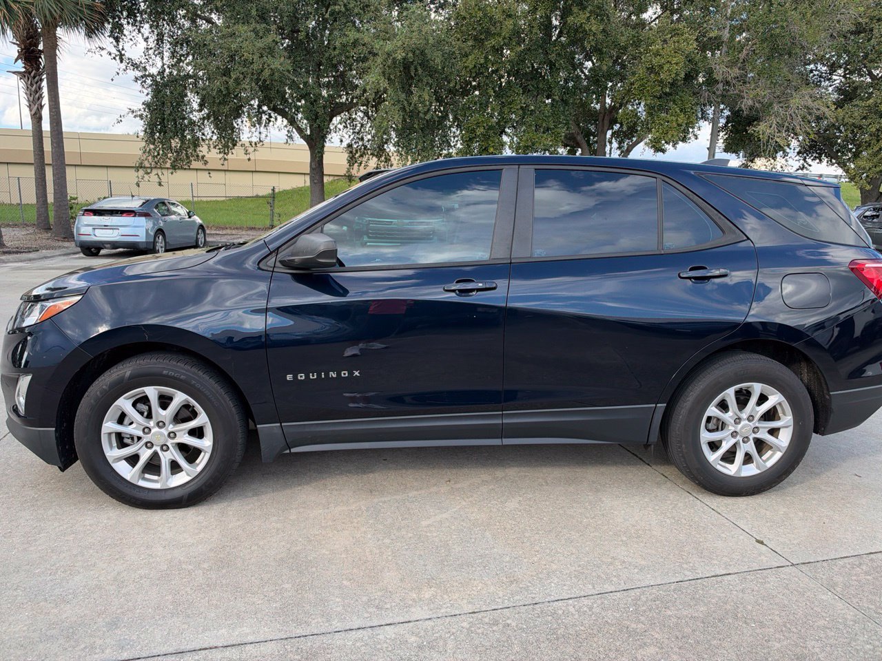 Used 2020 Chevrolet Equinox LS FWD image 2