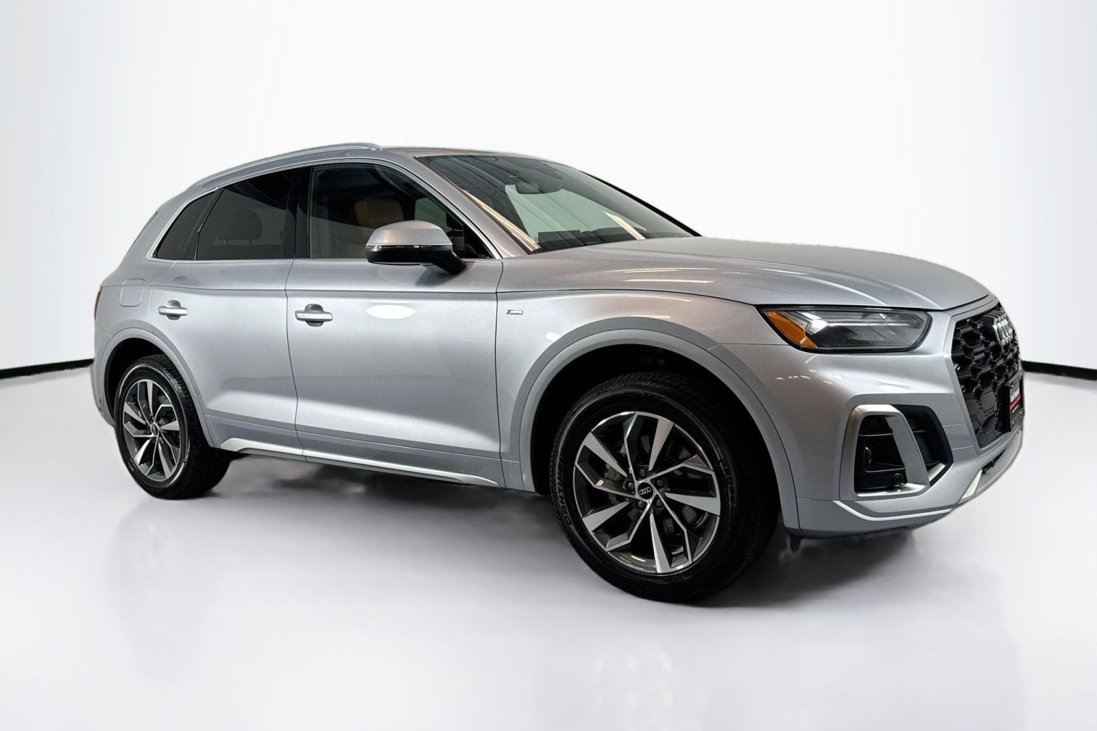 Used 2022 Audi Q5 2.0T Premium w/ Convenience Package image 3