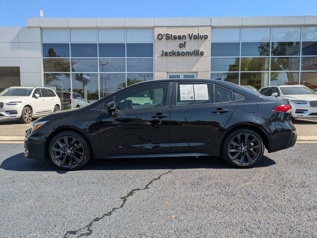 Used 2023 Toyota Corolla SE image 3