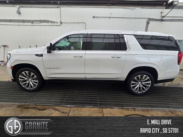 Used 2021 GMC Yukon XL Denali w/ Denali Premium Package image 2
