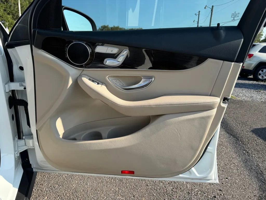 Used 2017 Mercedes-Benz GLC 300 4MATIC image 26