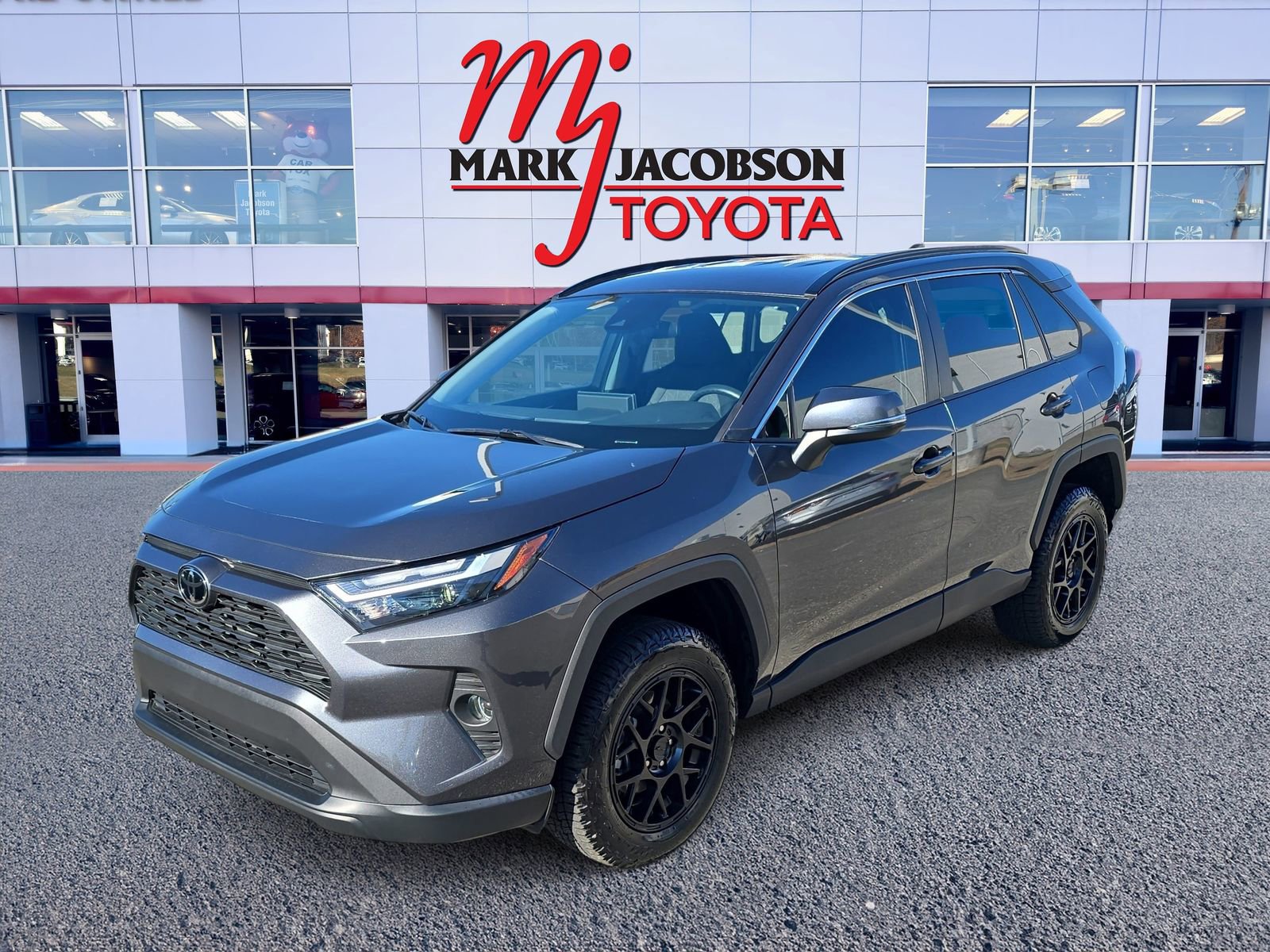 Used 2024 Toyota RAV4 XLE image 1