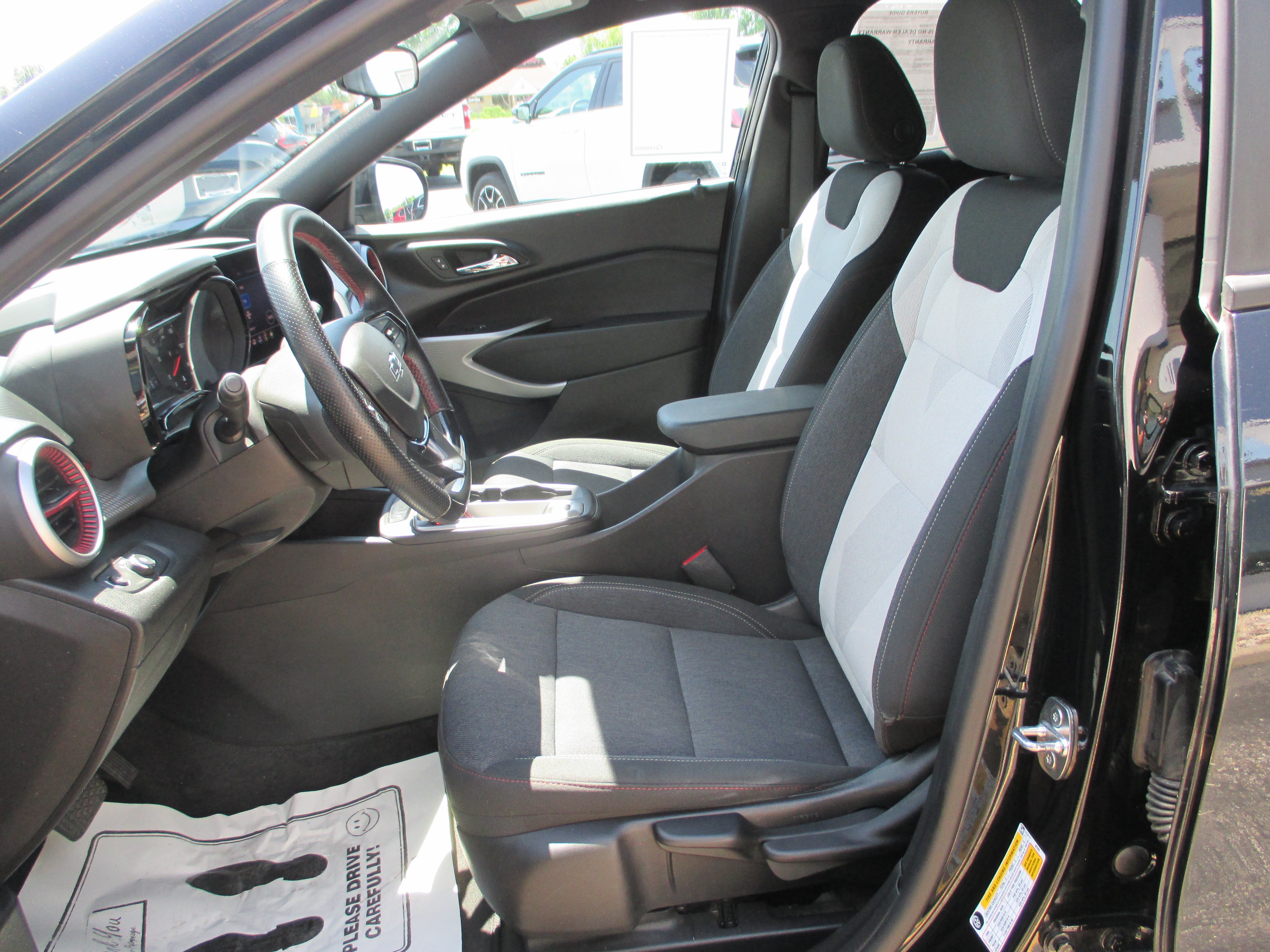 Used 2024 Chevrolet Trax RS FWD image 14