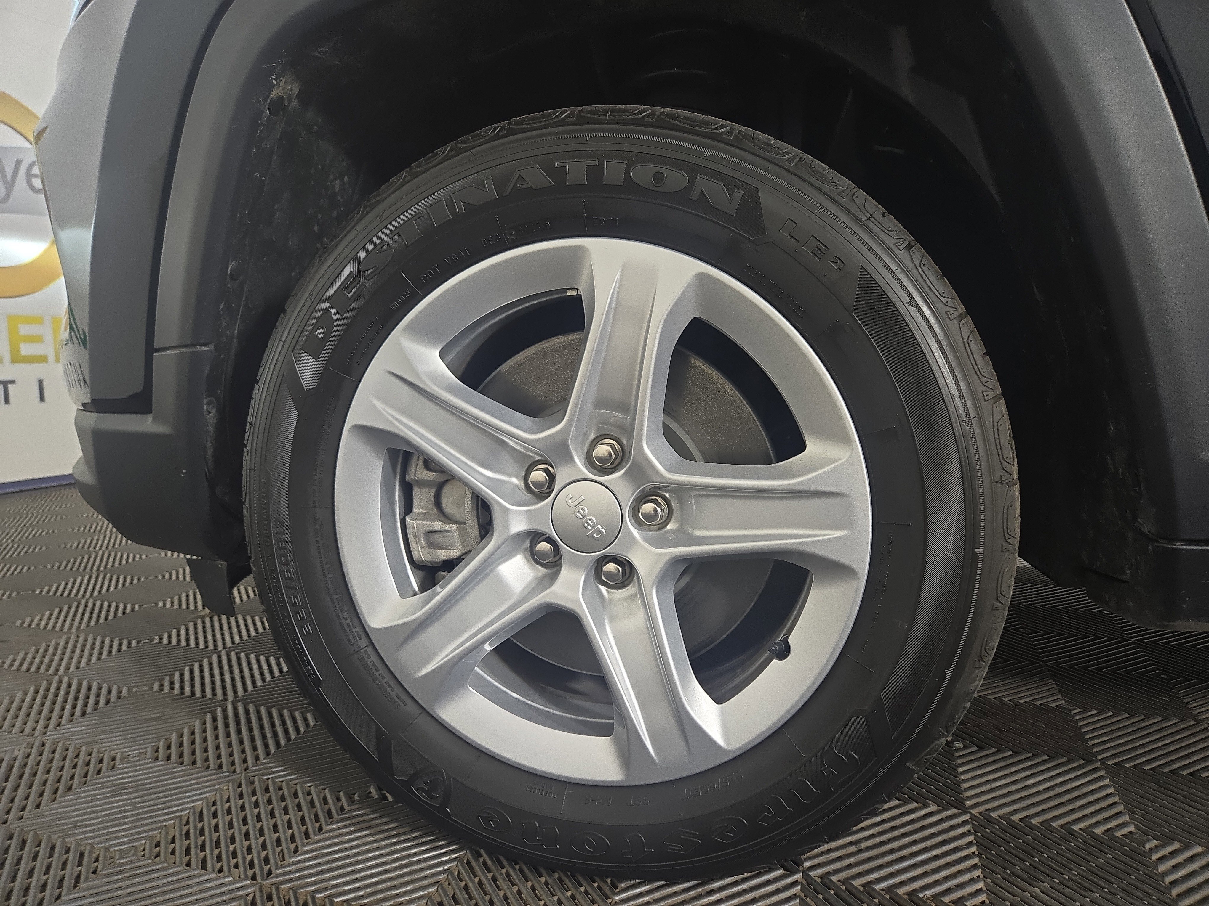 Certified 2024 Jeep Compass Latitude w/ Convenience Group AWD/4WD image 32