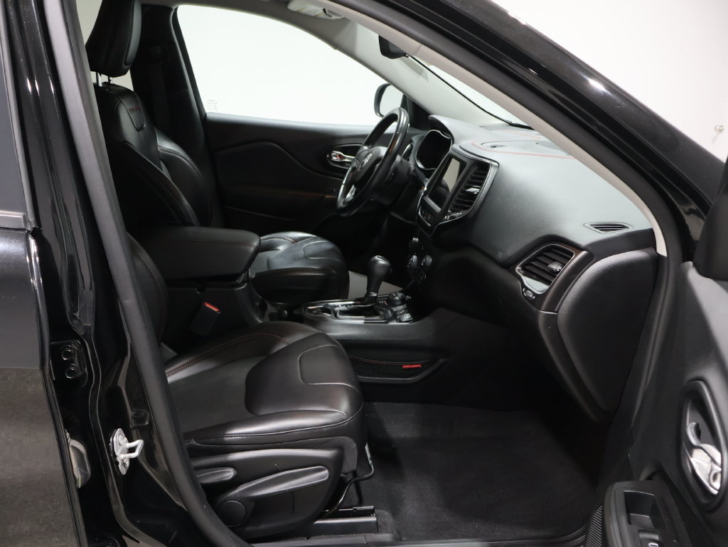 Used 2021 Jeep Cherokee Trailhawk AWD/4WD image 22