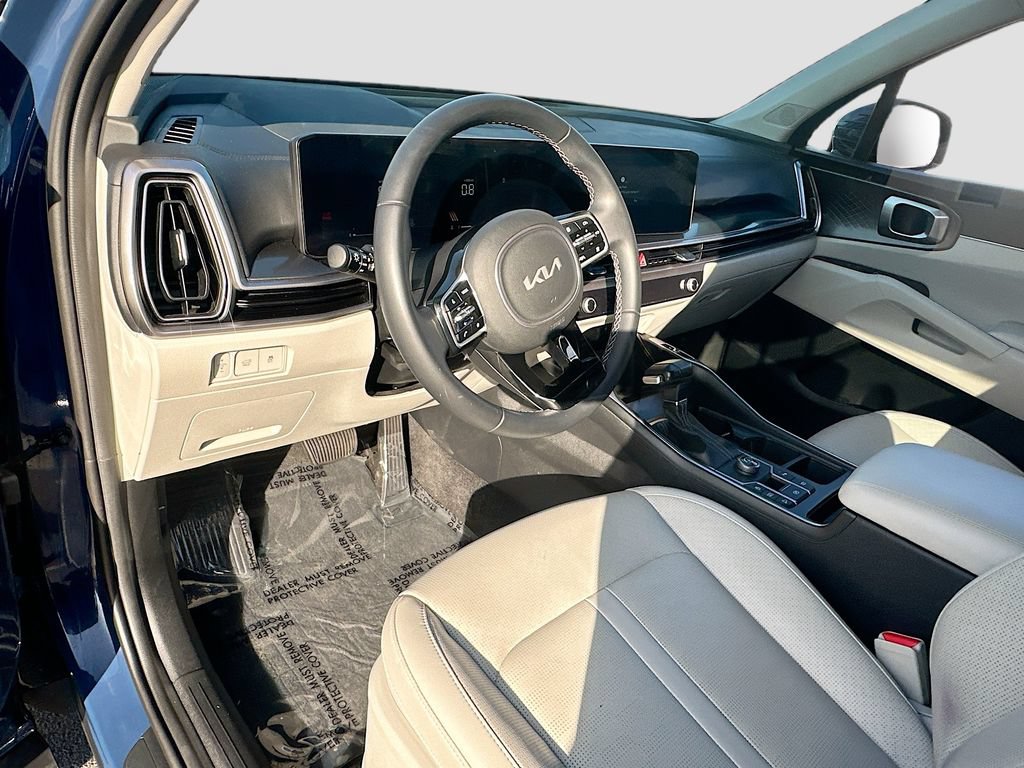 Certified 2025 Kia Sorento EX w/ Panoramic Sunroof Package FWD image 9