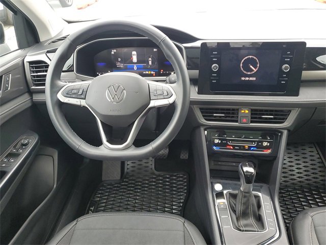 Certified 2025 Volkswagen Taos SE image 17