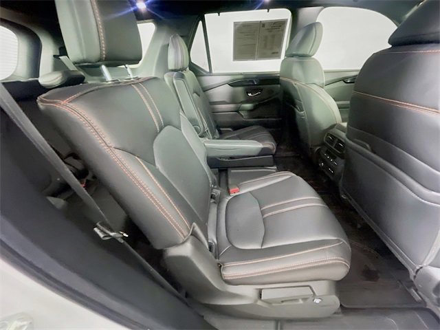 Used 2025 Honda Pilot TrailSport image 29