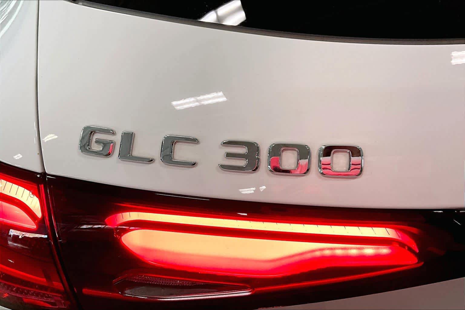 Used 2025 Mercedes-Benz GLC 300 4MATIC image 10