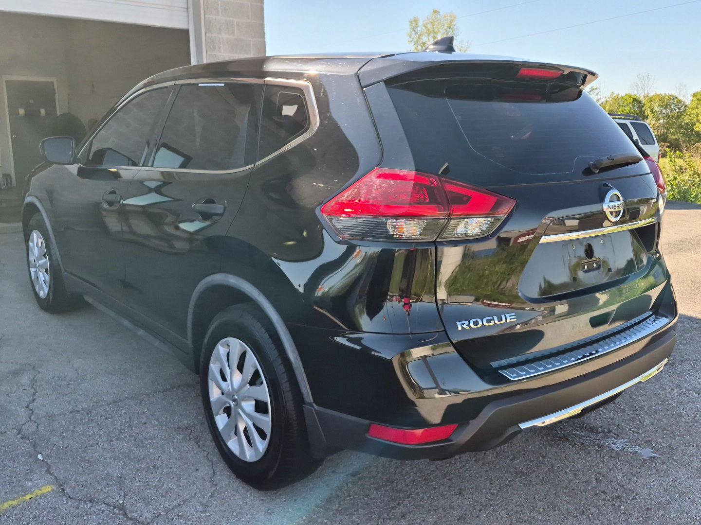 Used 2018 Nissan Rogue S FWD image 5