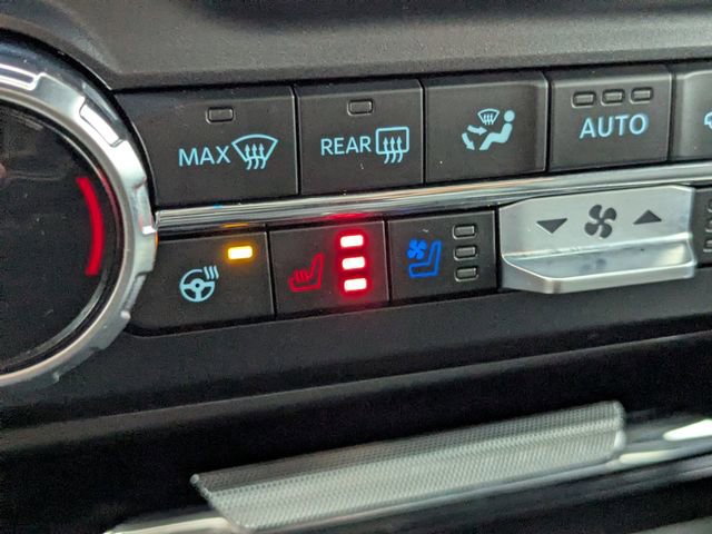 Used 2025 Ford F250 Lariat w/ Black Appearance Package image 29