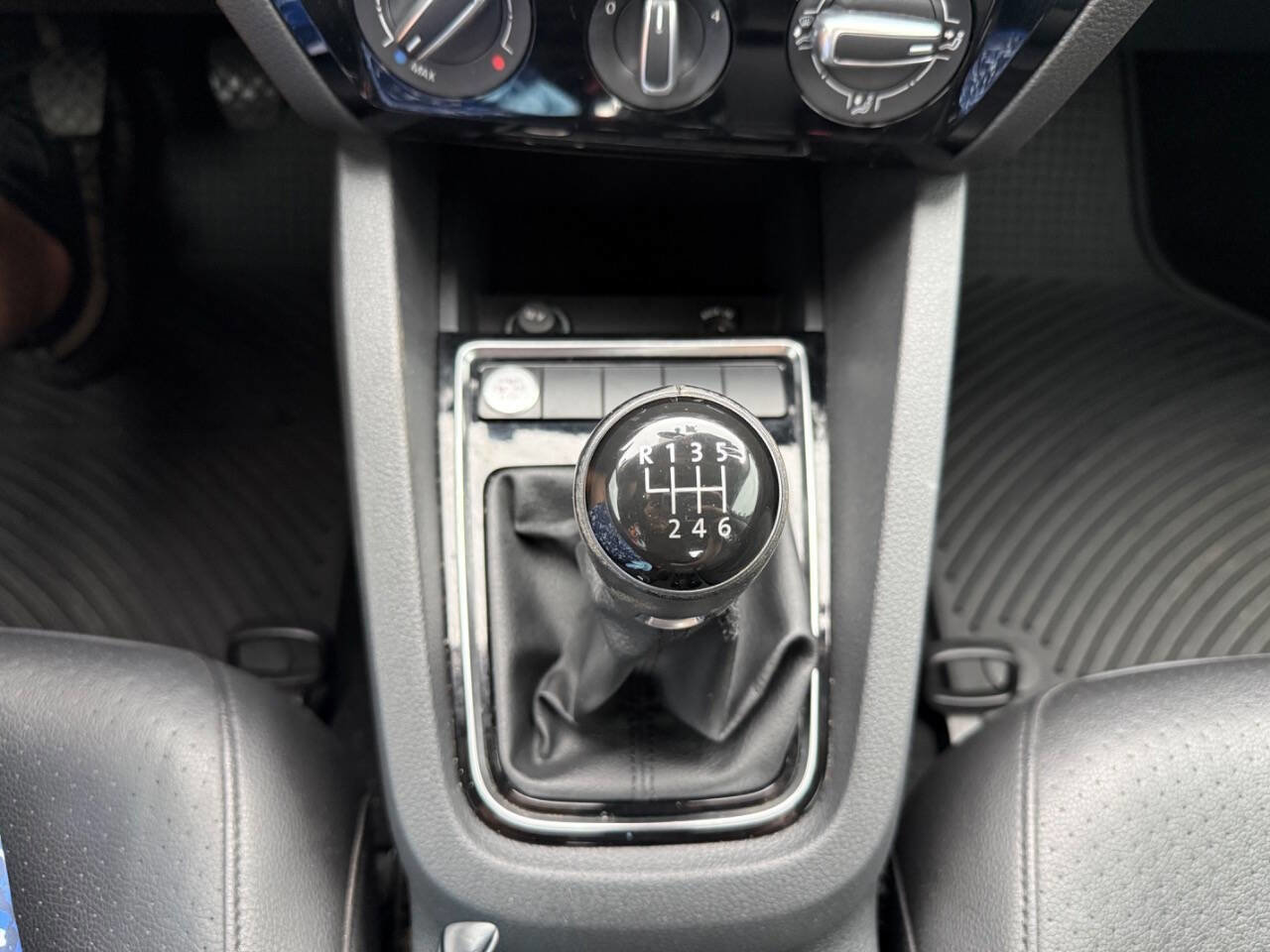 Used 2015 Volkswagen Jetta TDI SE image 27