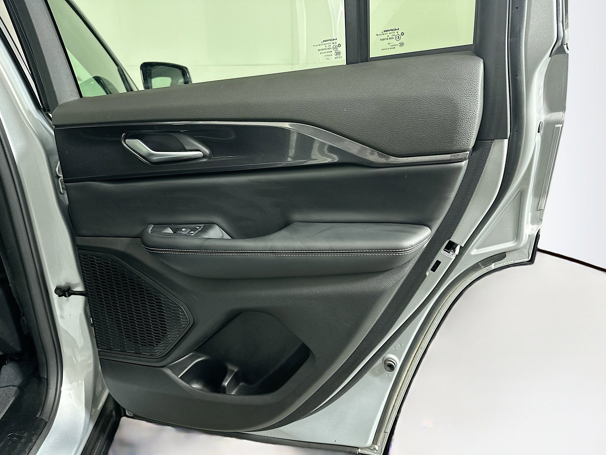 Used 2023 Jeep Grand Cherokee Altitude image 33