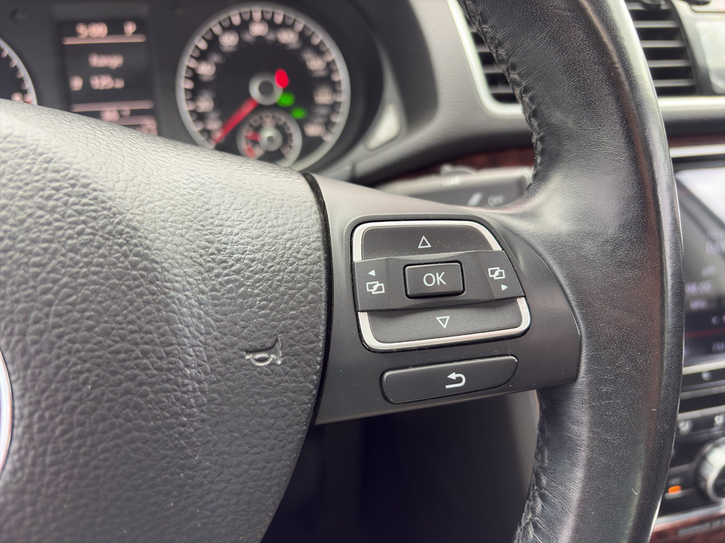Used 2013 Volkswagen Passat TDI SEL Premium FWD image 29