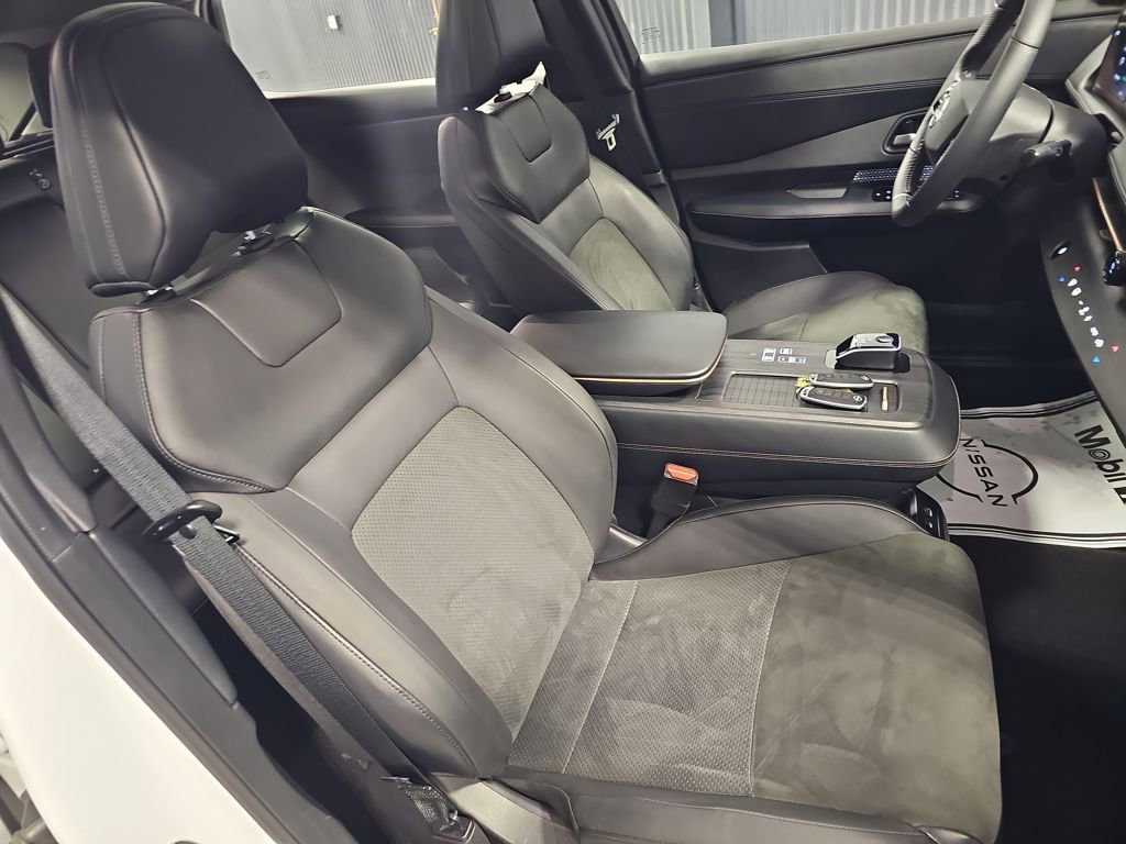 Used 2023 Nissan Ariya AWD image 14