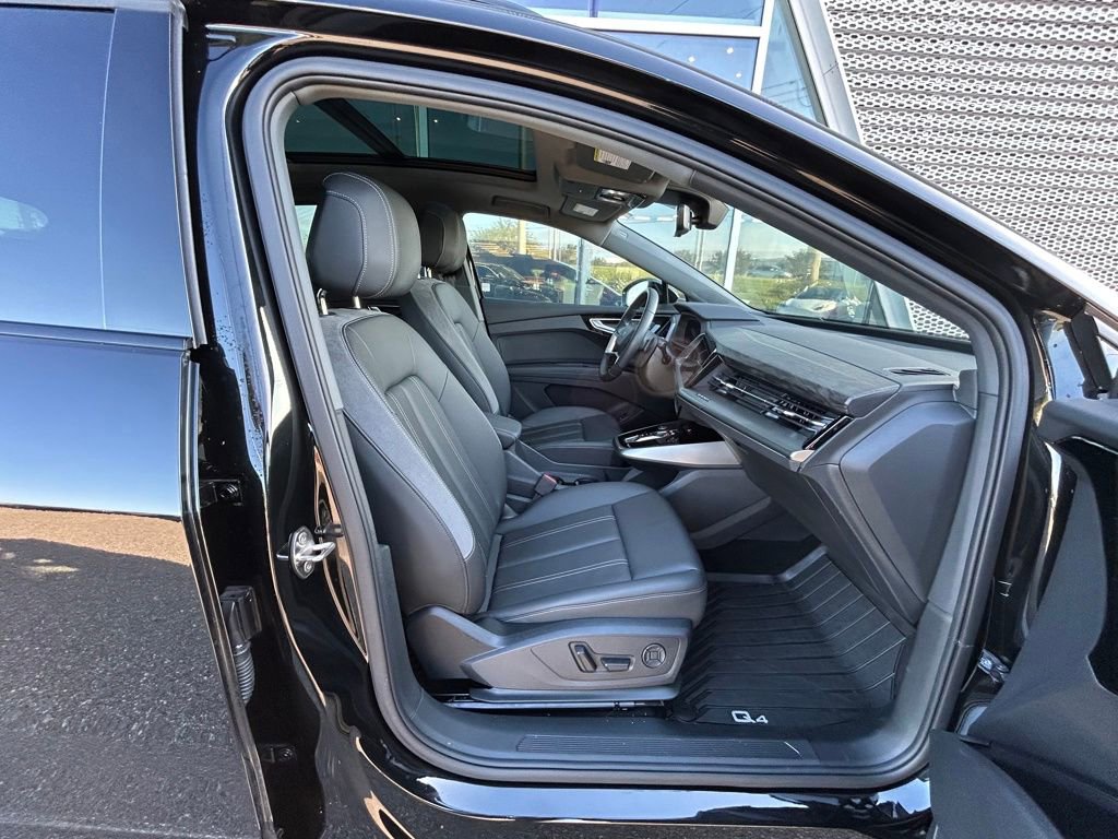 Used 2024 Audi Q4 e-tron Premium w/ Convenience Package image 40