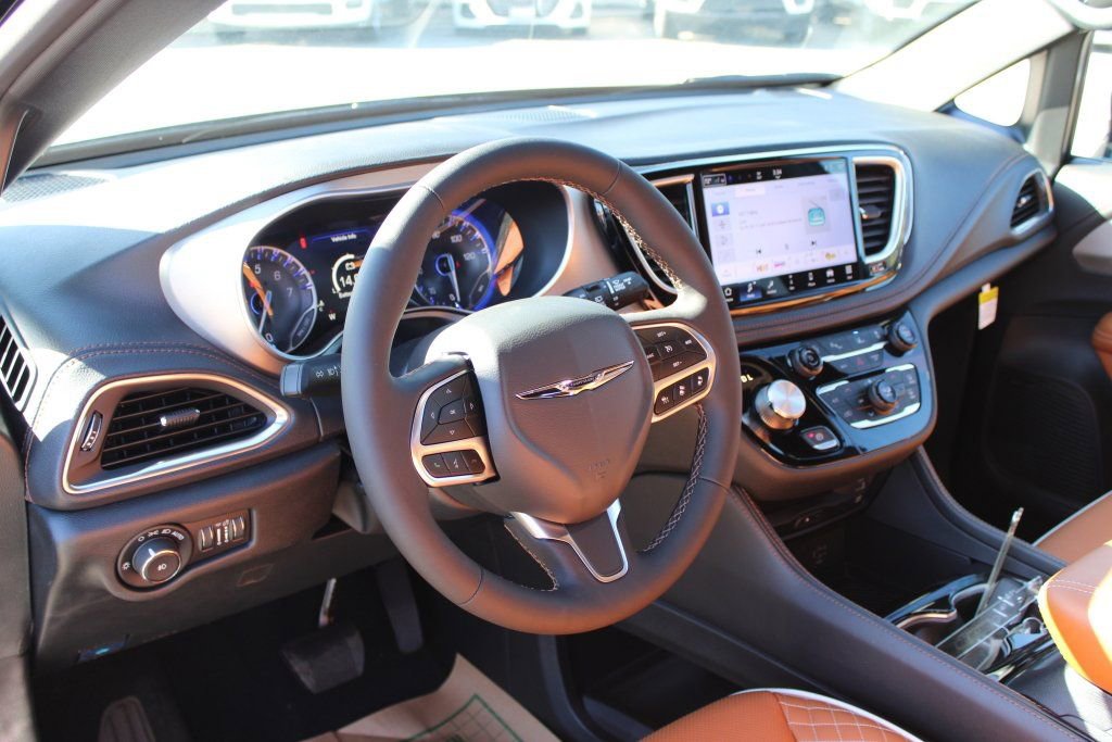New 2026 Chrysler Pacifica Pinnacle image 12