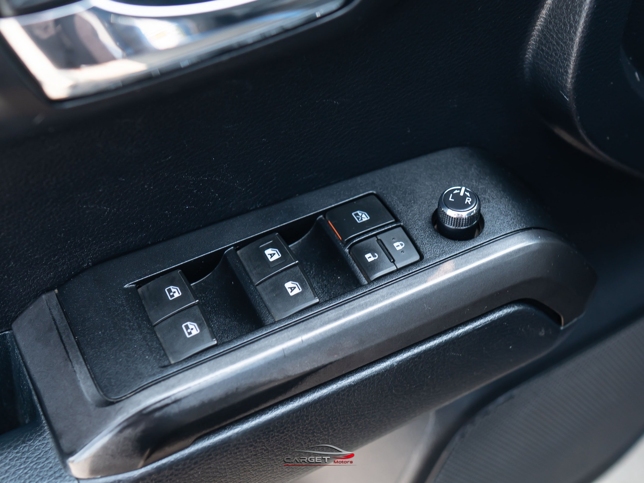 Used 2018 Toyota Tacoma TRD Sport AWD/4WD image 35