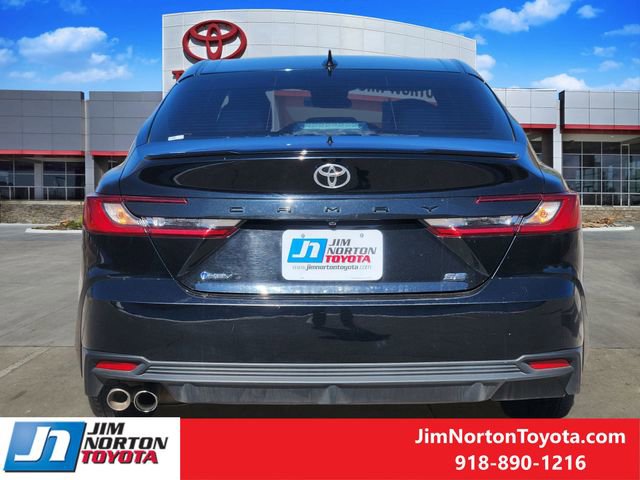 Used 2025 Toyota Camry SE image 7