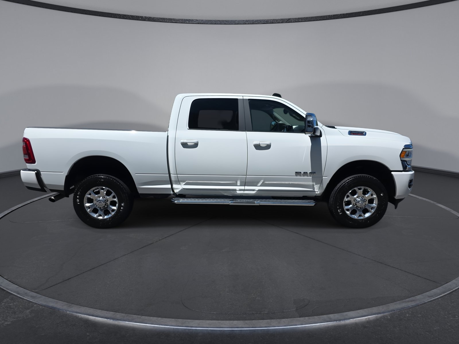 Used 2024 RAM 2500 Laramie AWD/4WD image 14