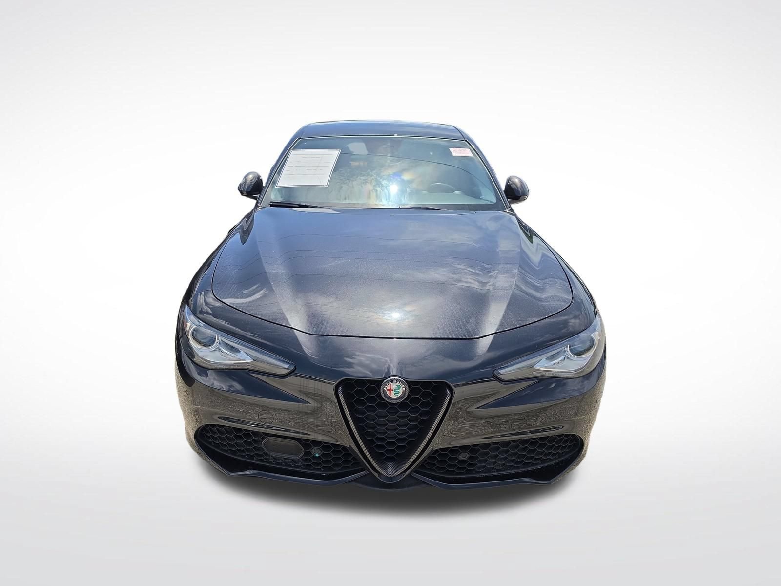 Used 2017 Alfa Romeo Giulia Ti w/ TI 19" Sport Package RWD image 2