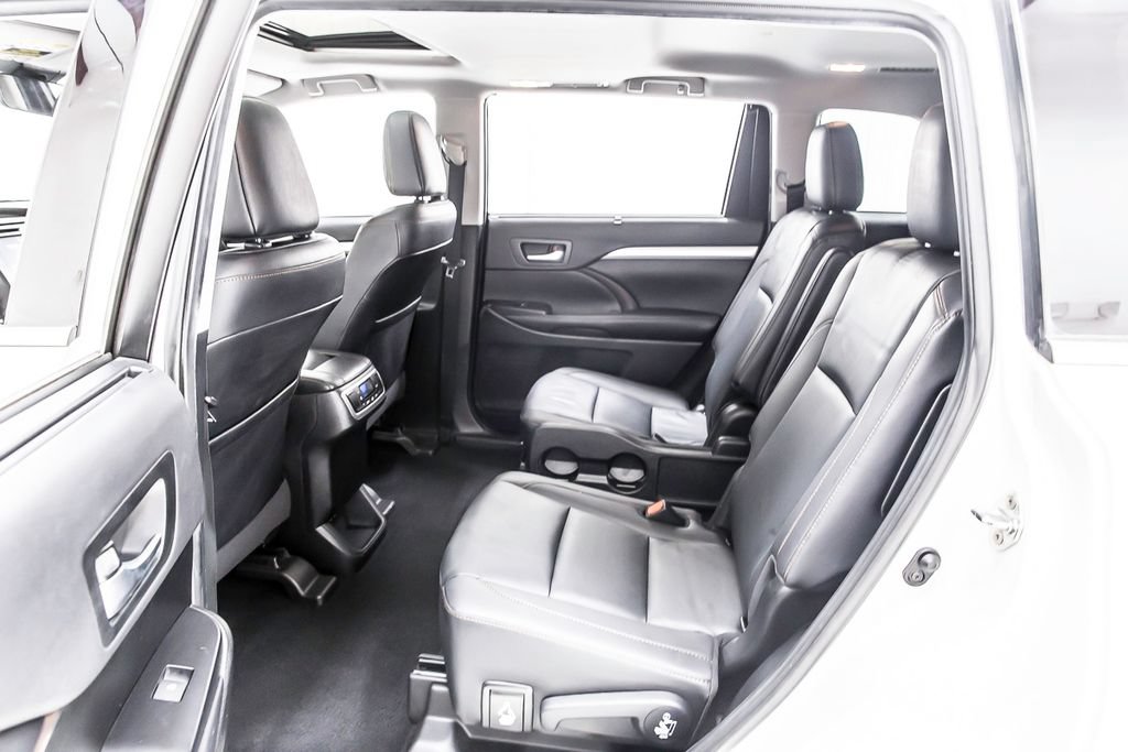 Used 2019 Toyota Highlander XLE AWD/4WD image 29