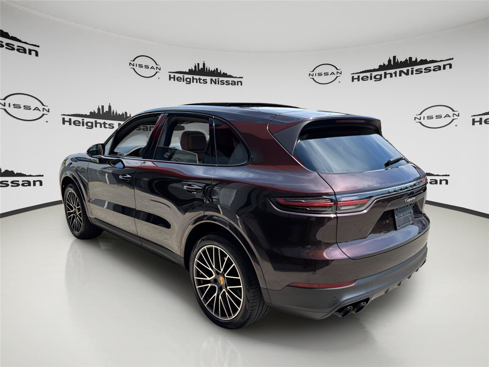 Used 2022 Porsche Cayenne Platinum Edition AWD/4WD image 3