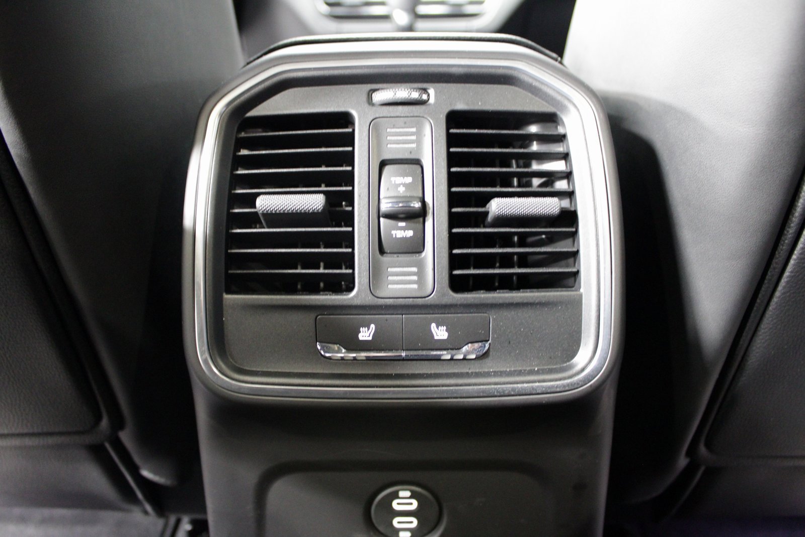 Used 2025 Porsche Macan image 19