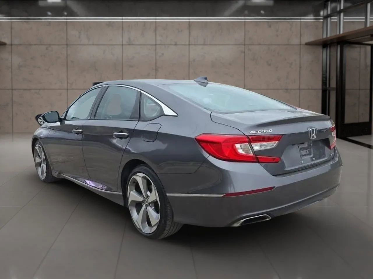 Used 2018 Honda Accord Touring image 6